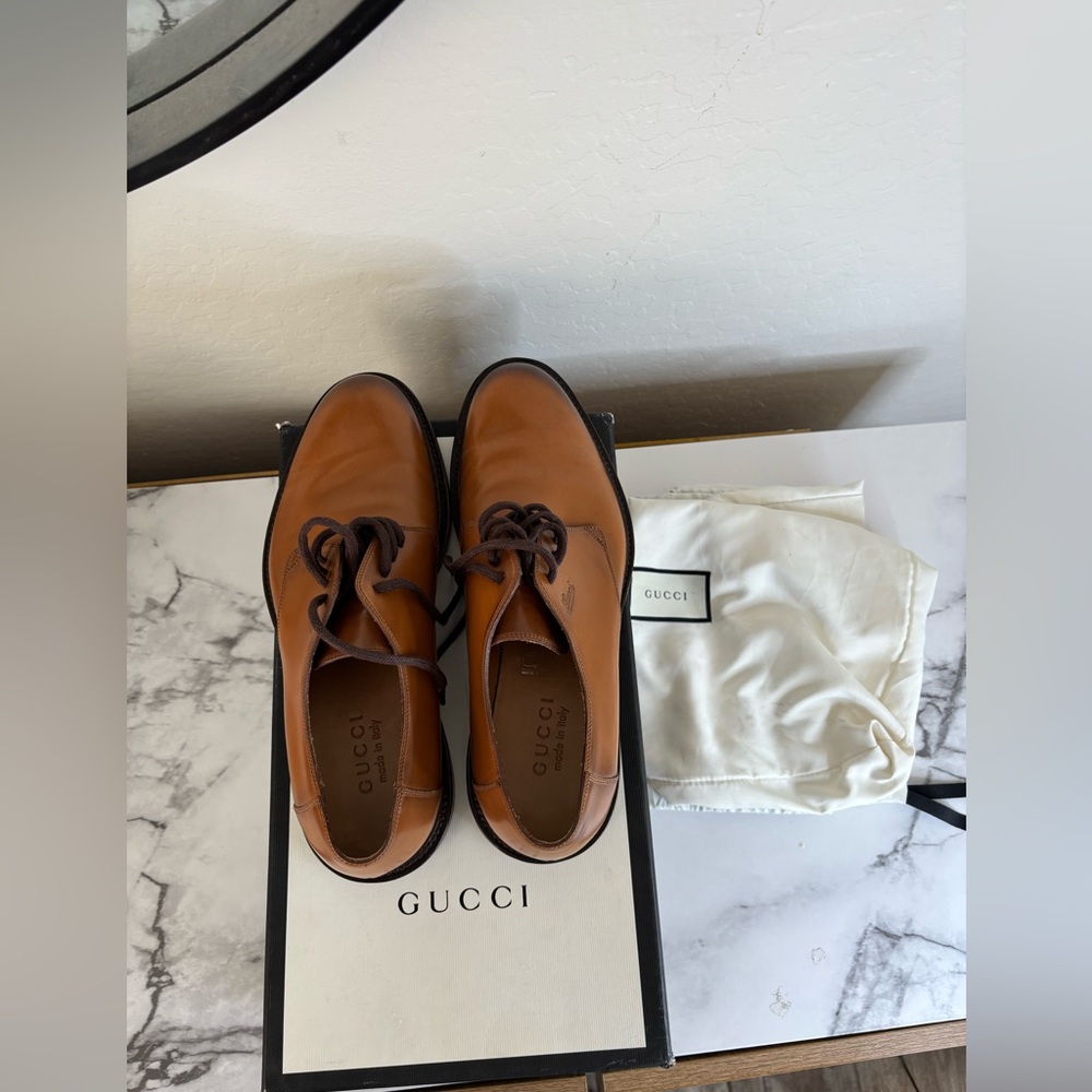 Gucci logo-debossed leather Derby shoes - Picture 6 of 12